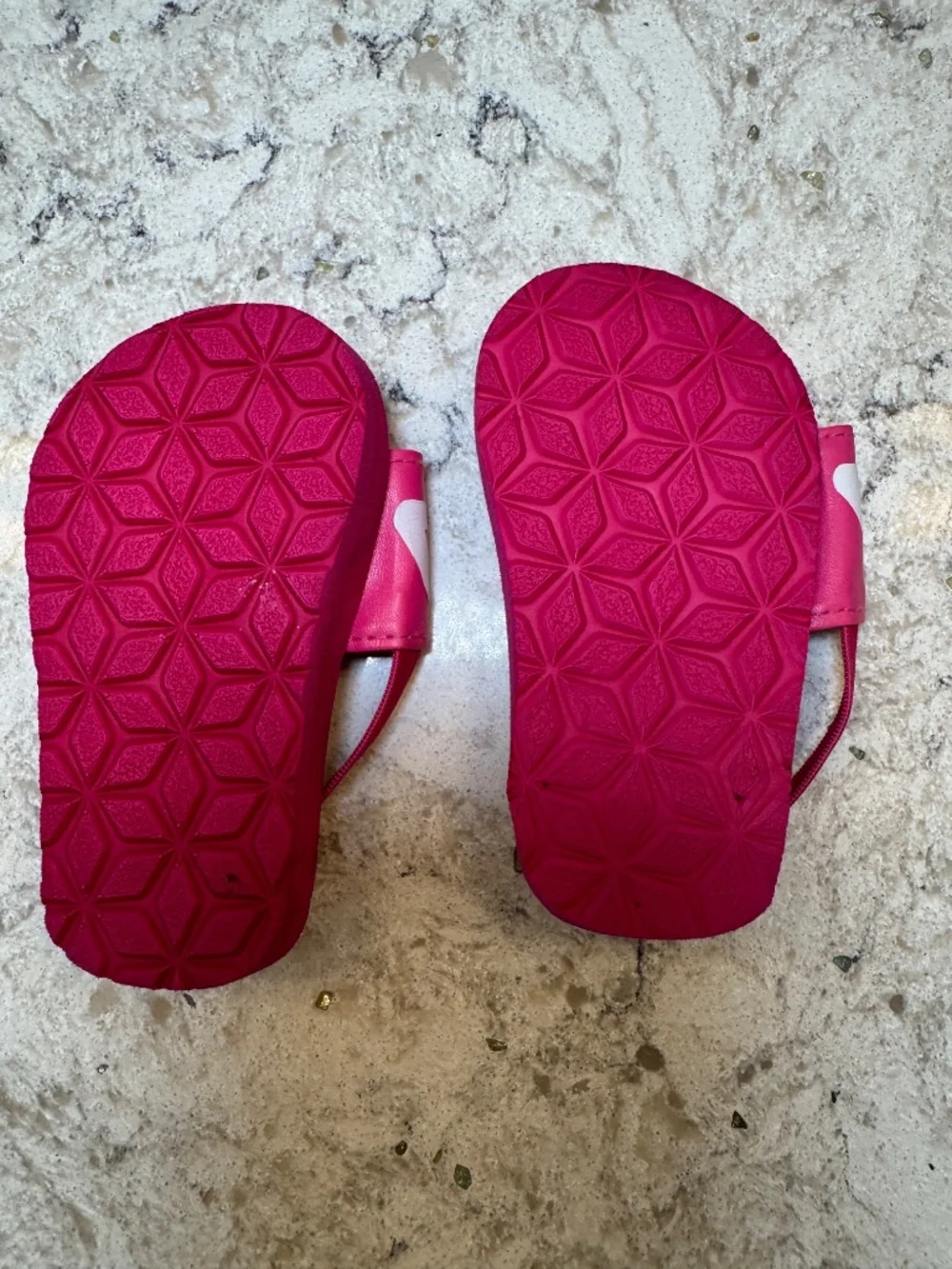 Fila slides kids sleek slide ST sandals with strap and logo on front 9-12 MONTHS